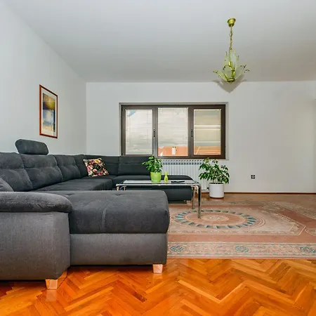 - Ugljan Island Apartman