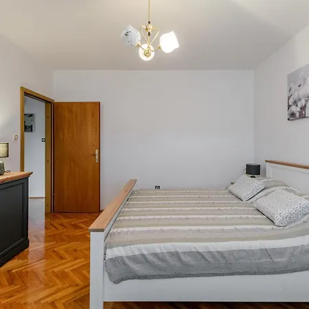 - Ugljan Island アパート *