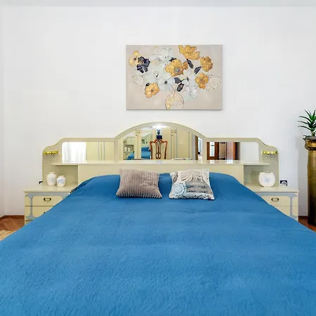 - Ugljan Island アパート