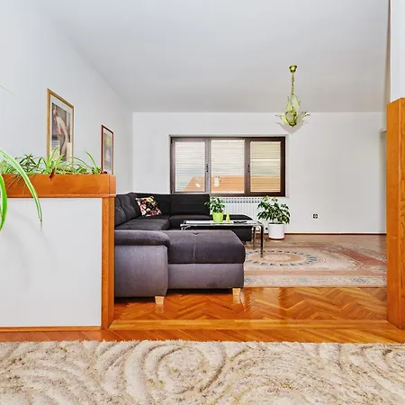 アパート - Ugljan Island