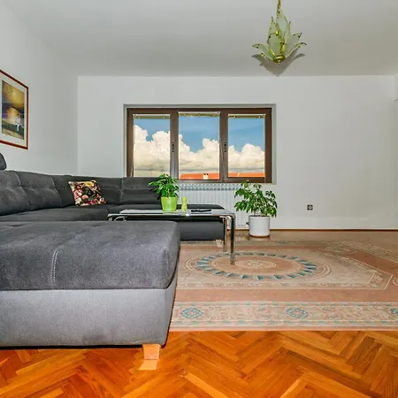 - Ugljan Island アパート カリ