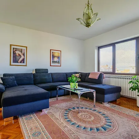 アパート - Ugljan Island