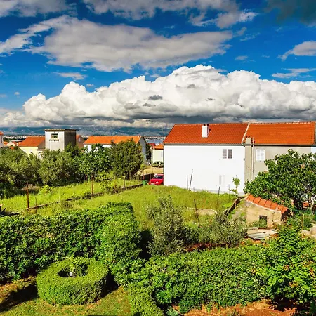 - Ugljan Island アパート